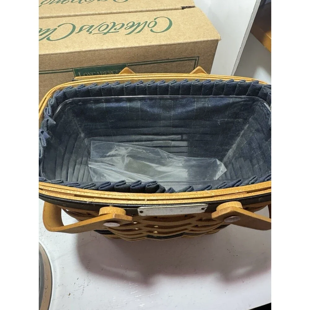 Longaberger Collectors Club Membership Basket 2001 Signed With Box
